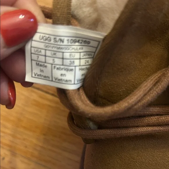 UGG Chestnut Lace-Up Boots - Picture 5 of 8